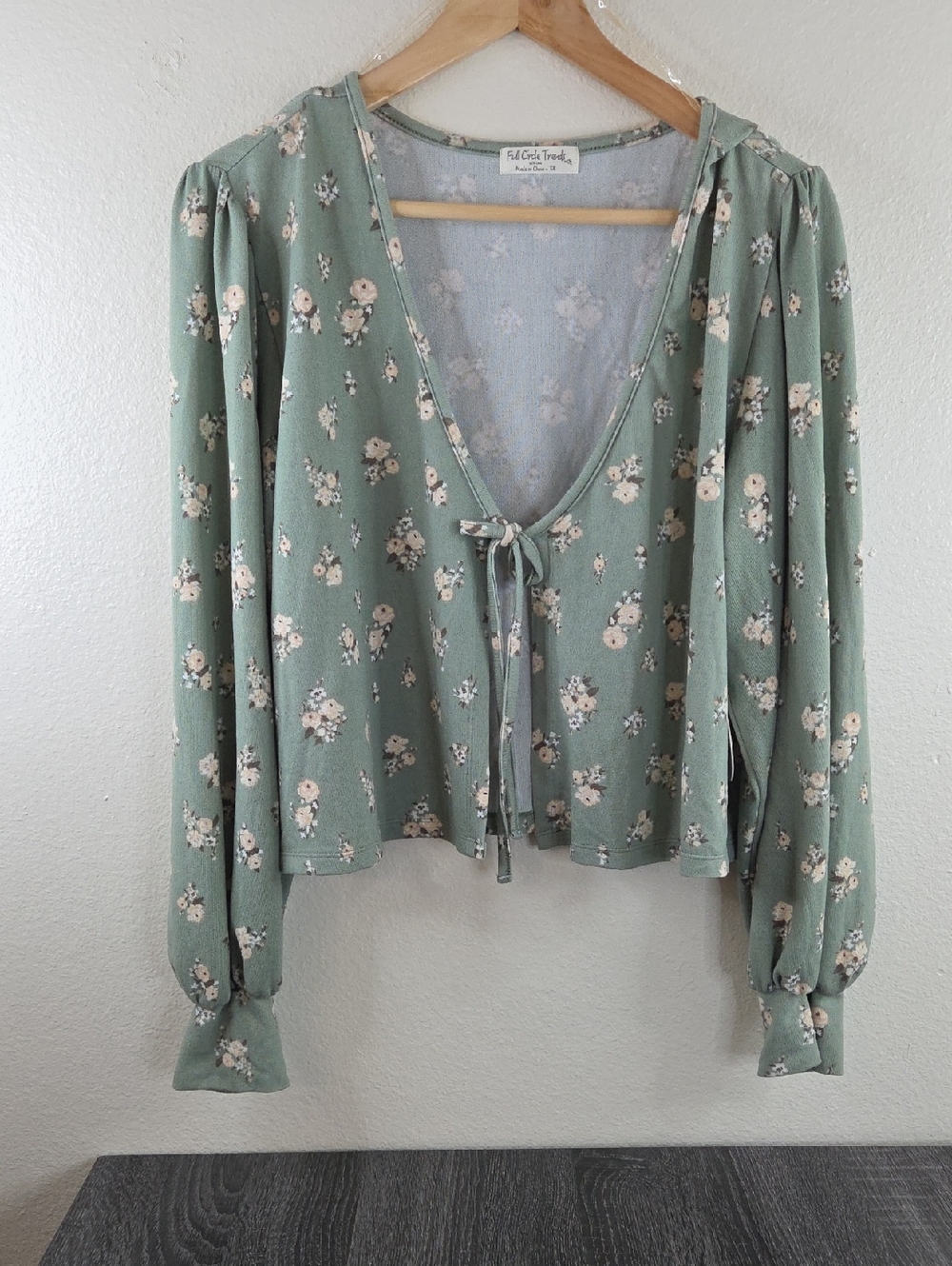 FULL CIRCLE TRENDS.3X Cropped Floral Sage Tie Cardigan Long Sleeve Light Weight